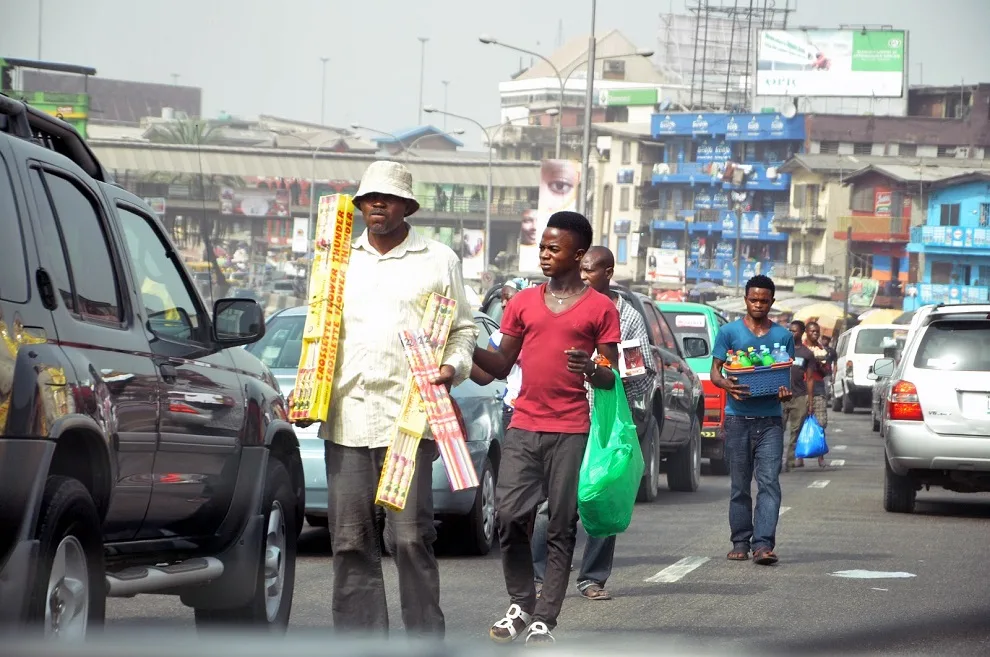 Gwamnatin Legas zata fara cin tarar Naira 90,000 ko watanni 6 agidan yari ga duk wanda aka kama yana sayen kaya a bakin titi